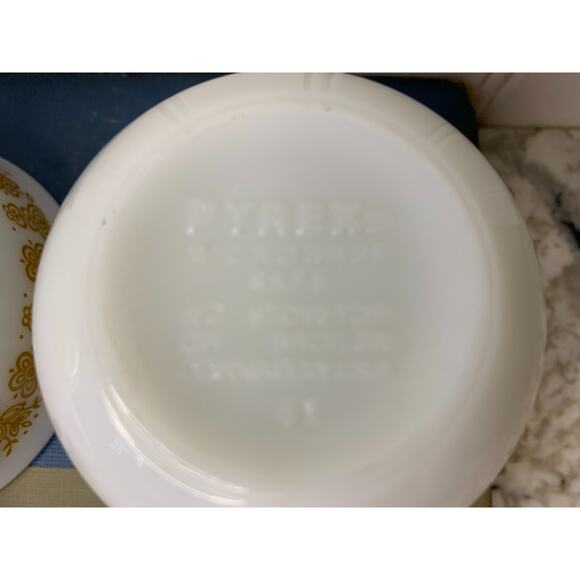 Vintage set of 2 Pyrex Butterfly Gold Milk Glass Mugs Teacups Retro GrandmaCore - Picture 8 of 9